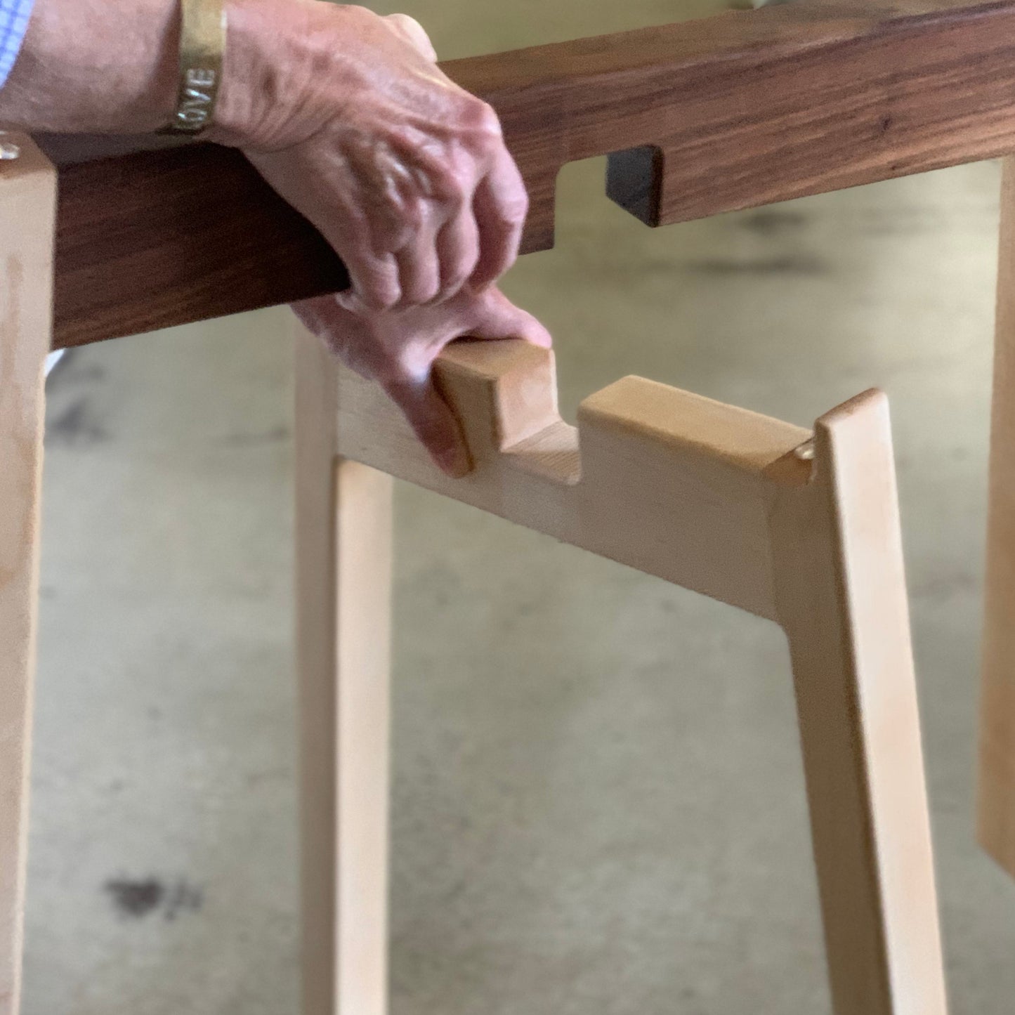 Oregon Handcraft Brass Handled Tray Table